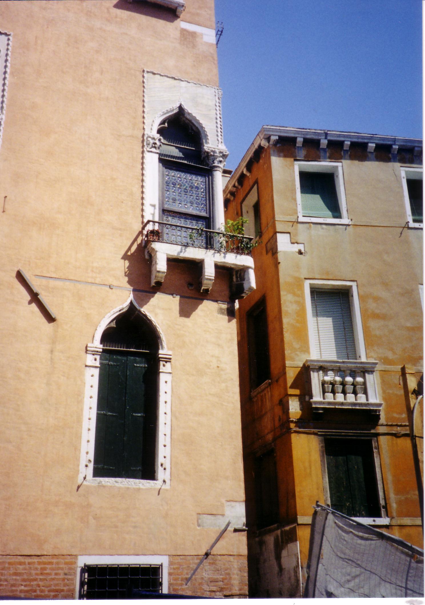 Palazzo Priuli from the Fondamenta de L Osmarin. Right corner window. (Castello 4979a)