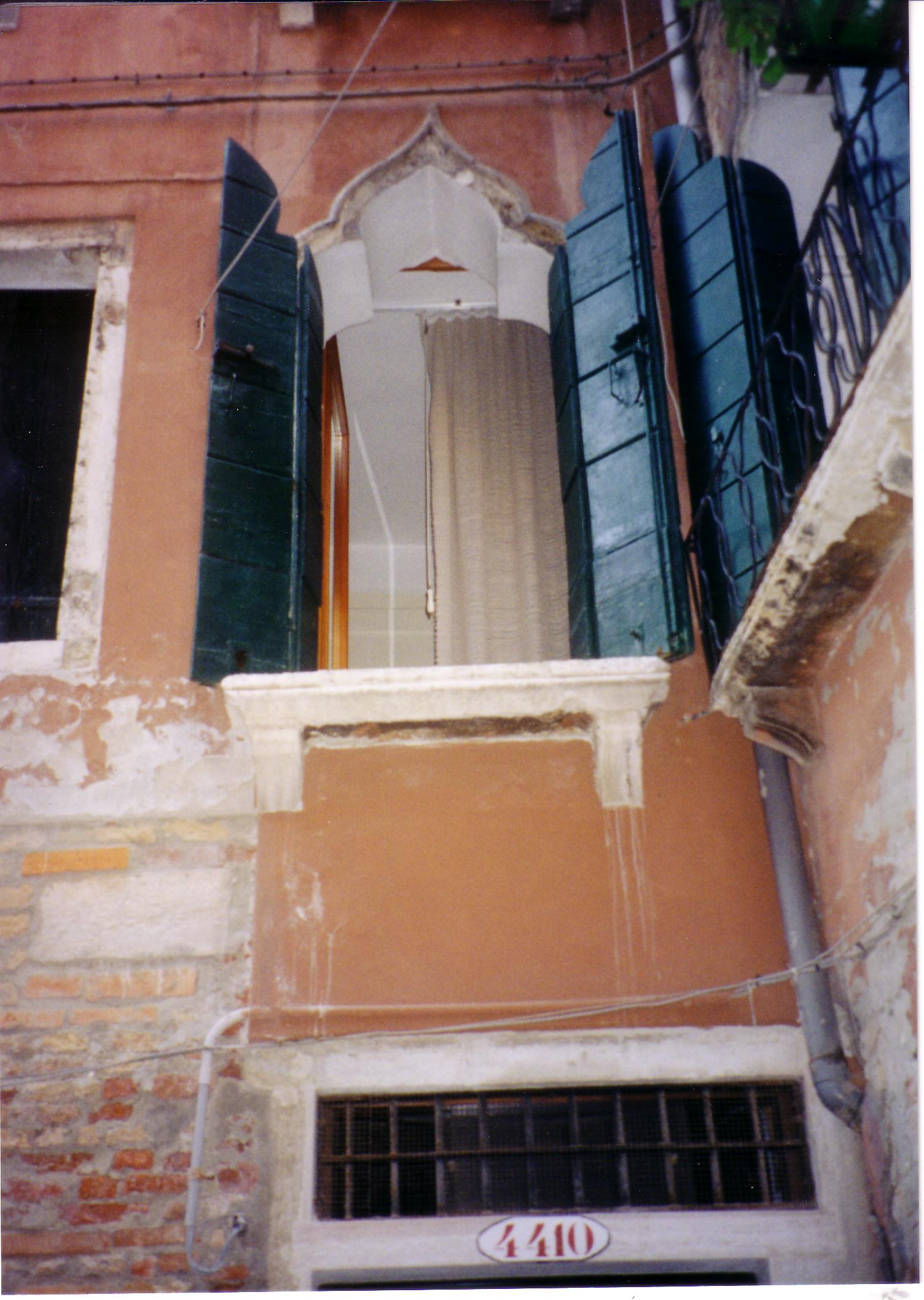 Windows in Calle della Madonna (Cannaregio  4410) close to the Salizzada del Pistor