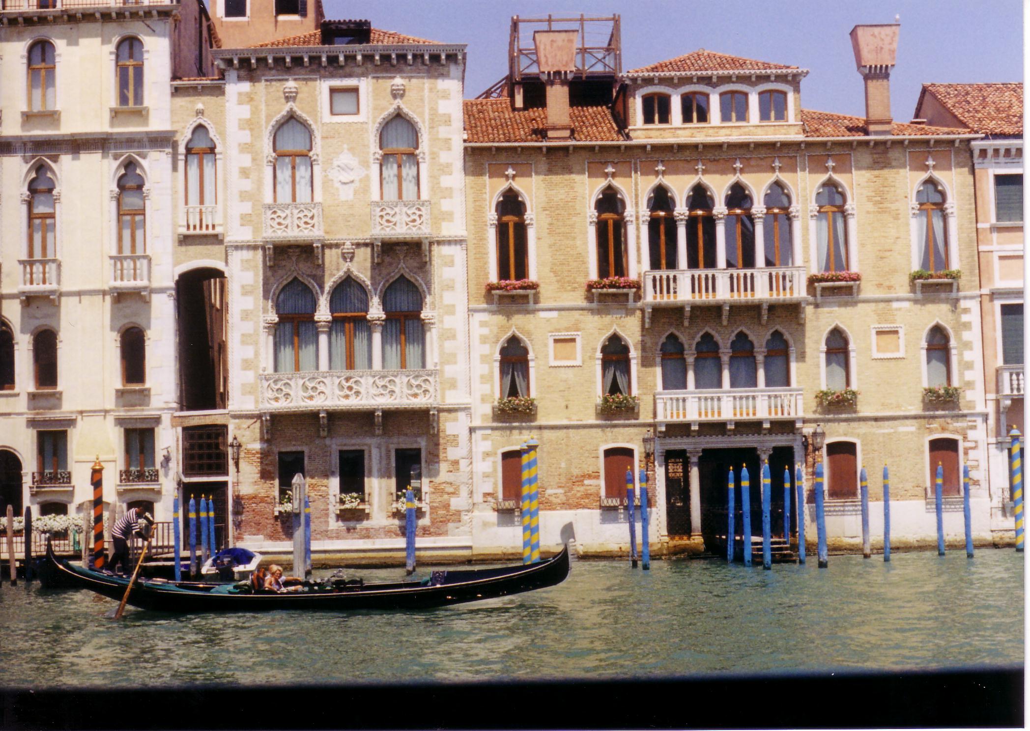 Palazzo Contarini. (right) (S.Marco 2307) This building is next to the Casa Contarini Fasan on the mid-left.