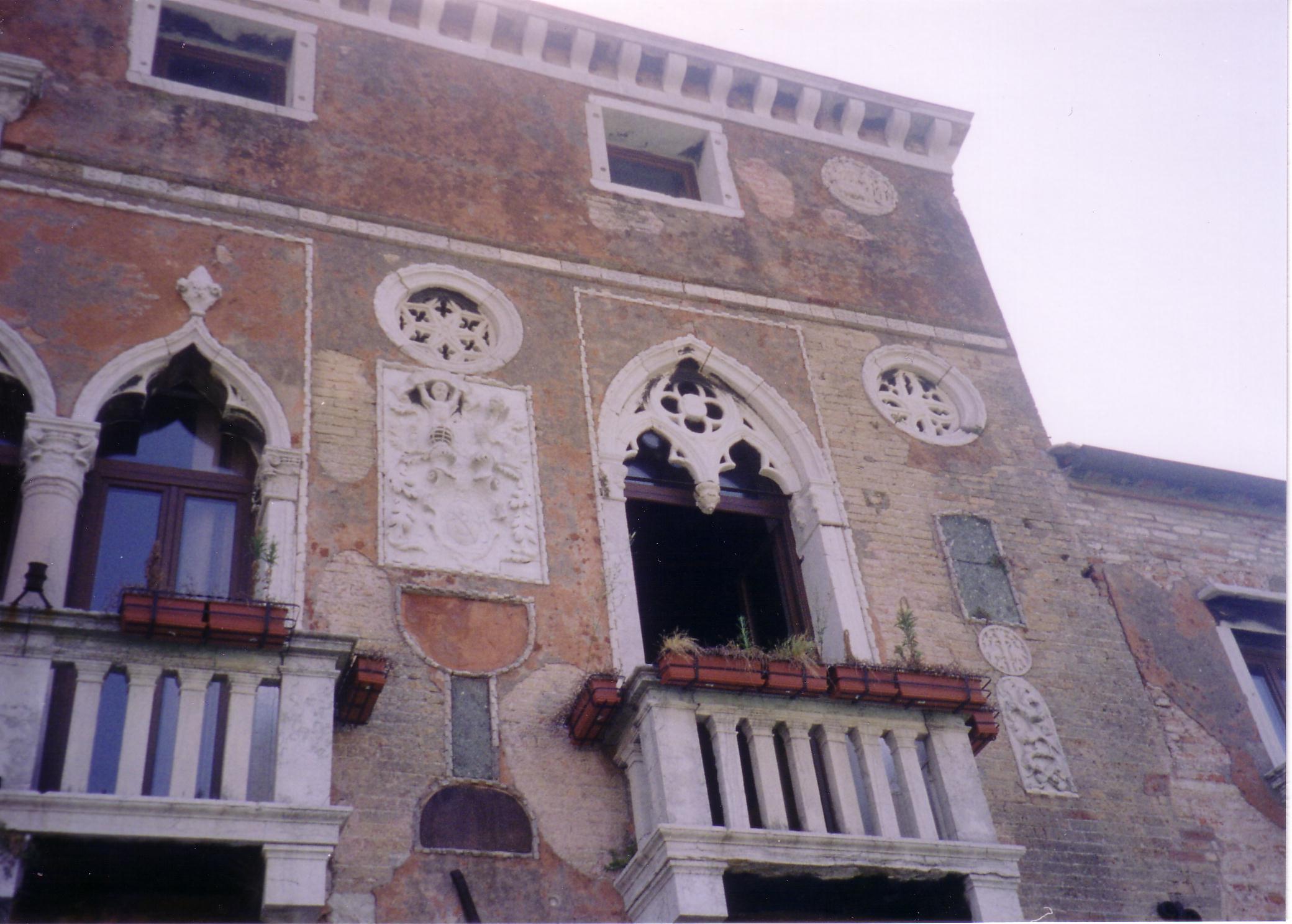 Right hand side of faade: Palazzo da Mula (Murano 4)