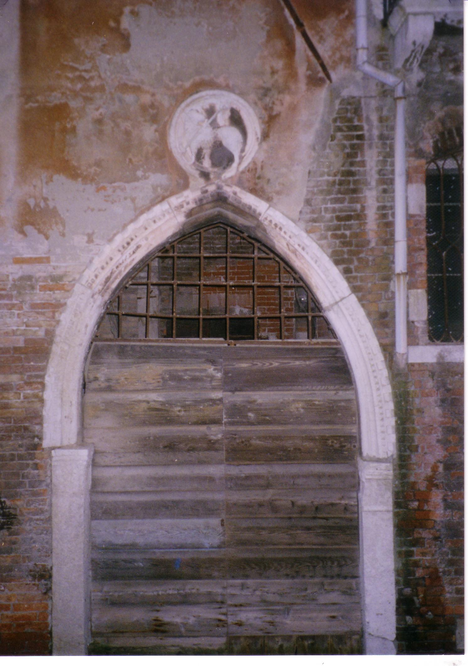 Second door: Palazzo Agnus Dei (S. Croce 2060)