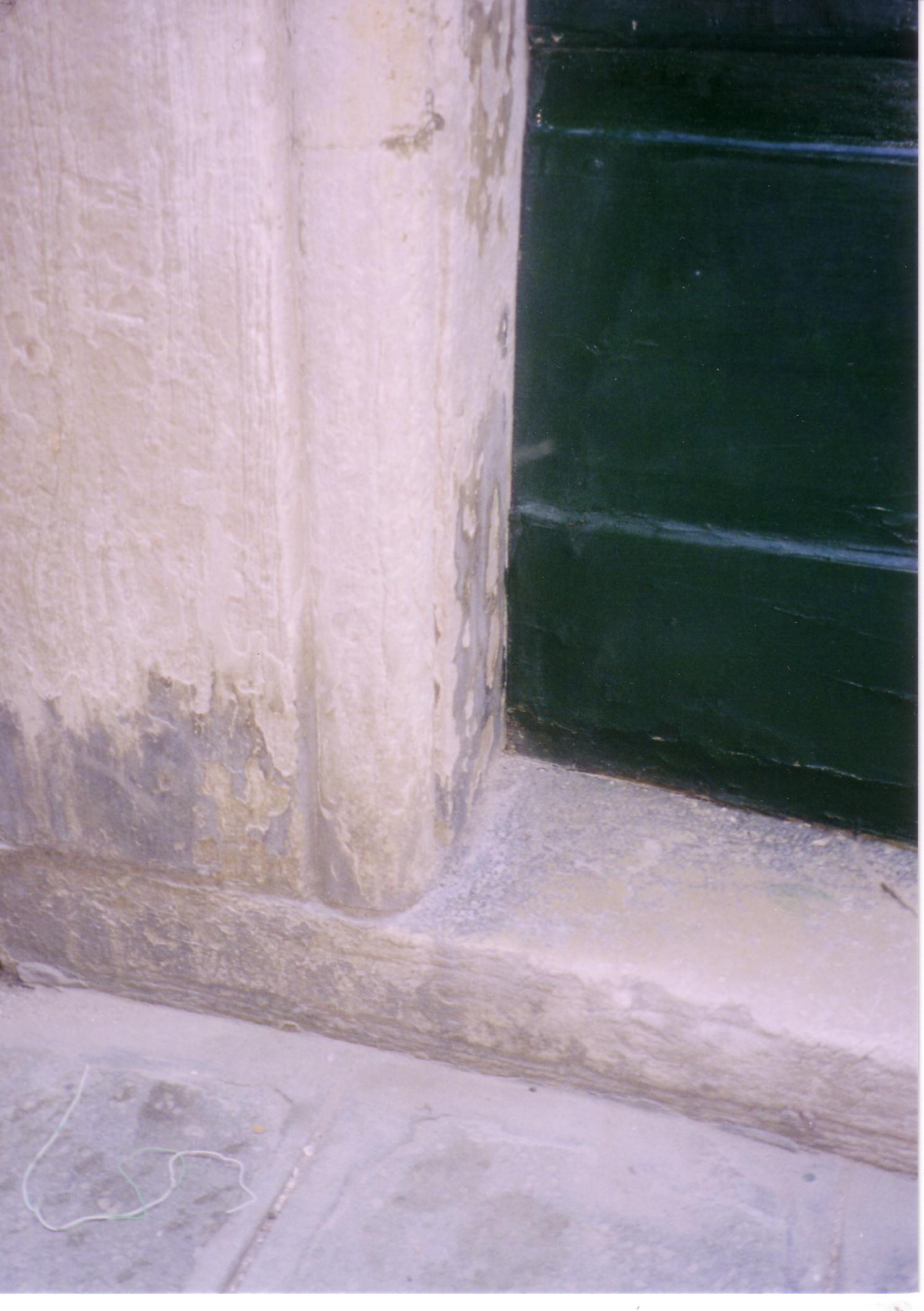 Doorstep and chamfer of door jamb: Palazzo Magno (Castello 2693).