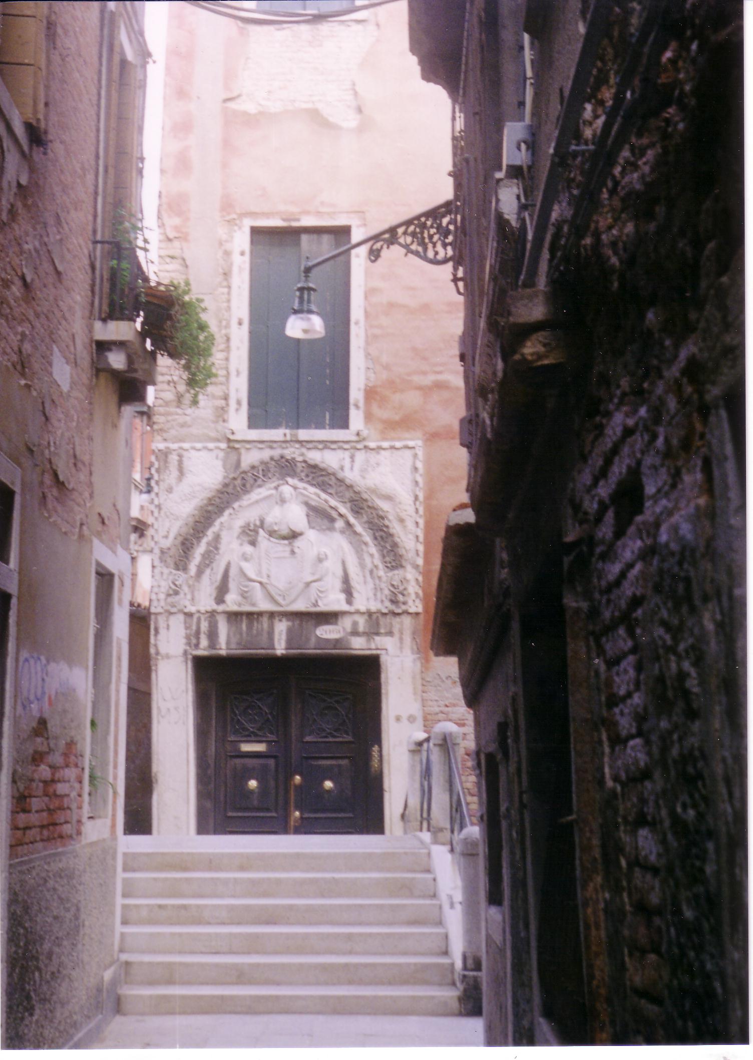 Ponte dei Forner: Palazzo Agnus Dei (S. Croce 2060)