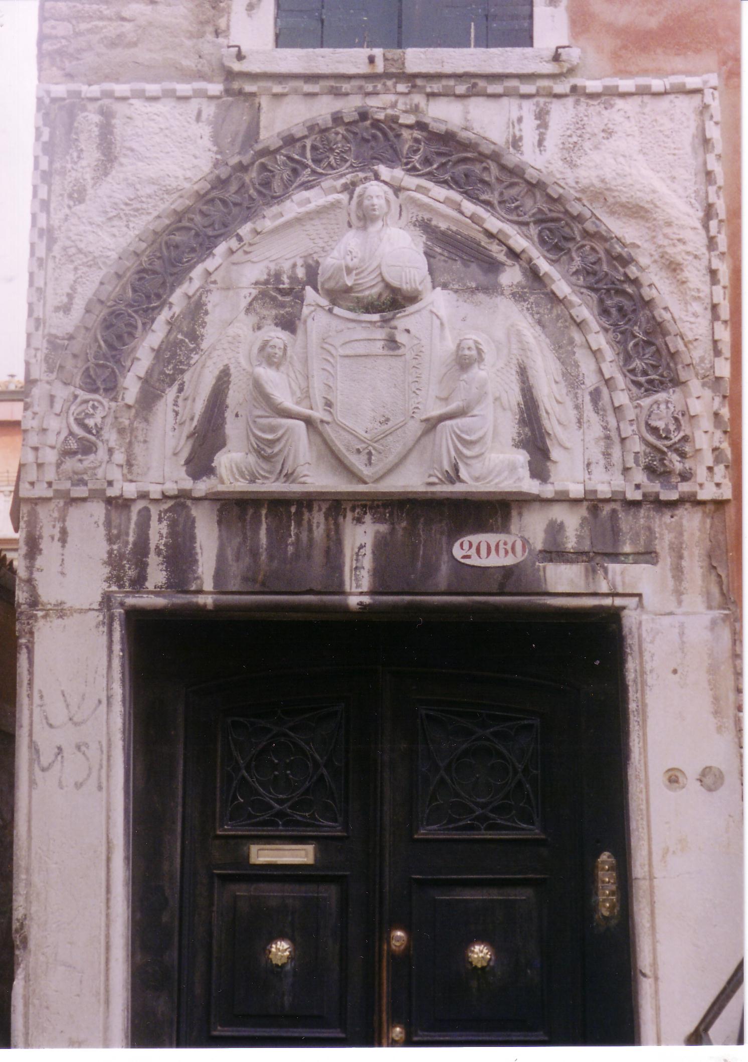 Door-Head: Palazzo Agnus Dei (S. Croce 2060)