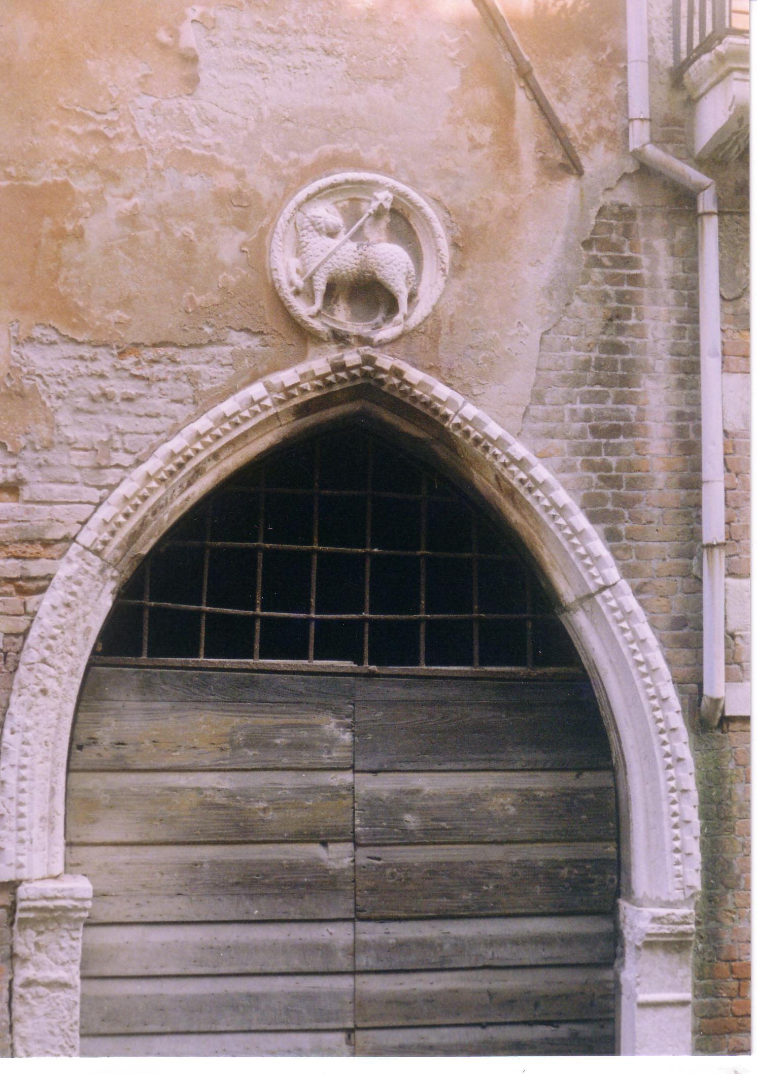 Second door: Palazzo Agnus Dei (S. Croce 2060)