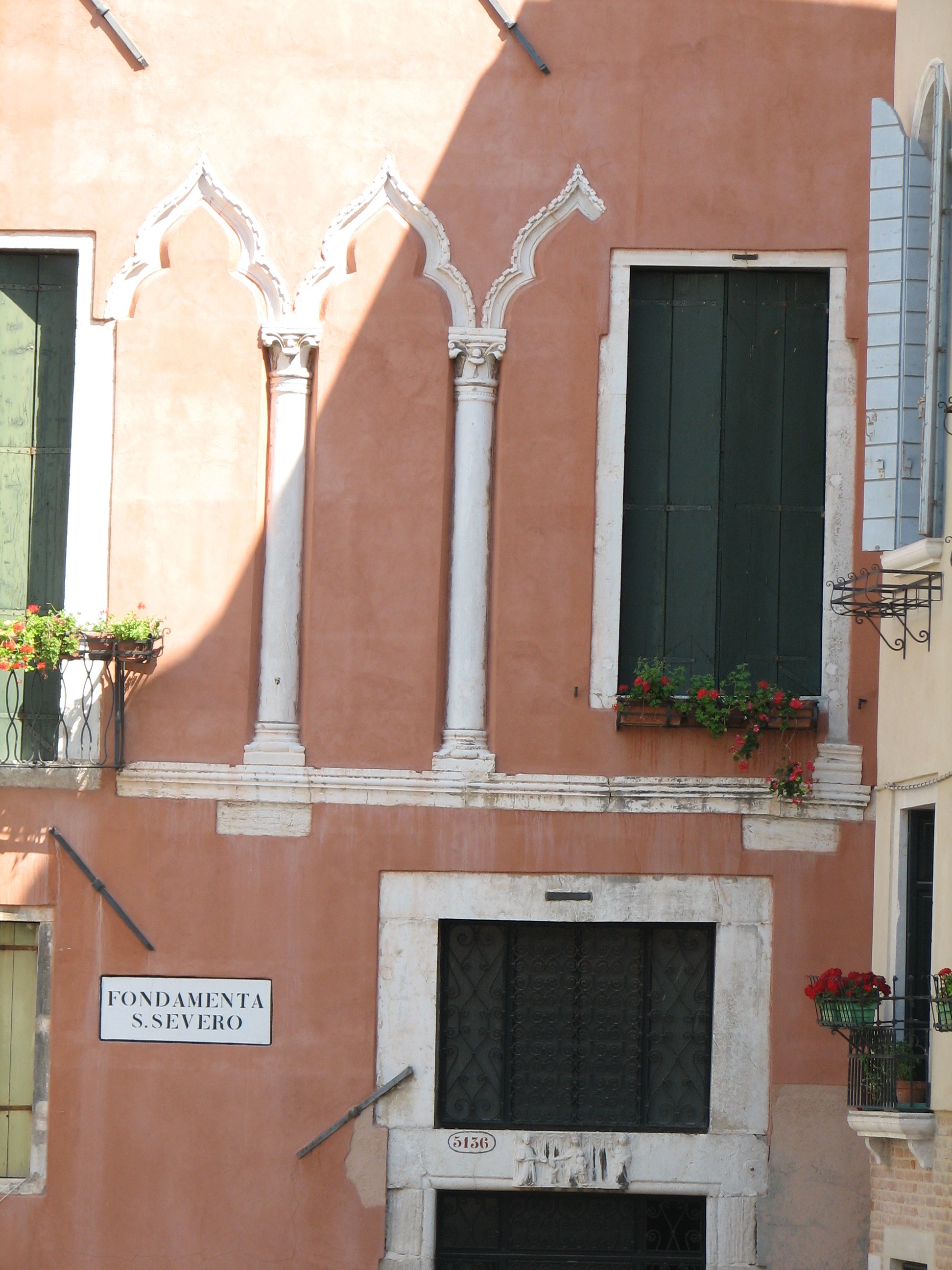 House No 75 Palazzo Dona-Ottoboni (Castello 5136) on the corner of Fondamenta S. Severo and Calle Larga S. Lorenzo