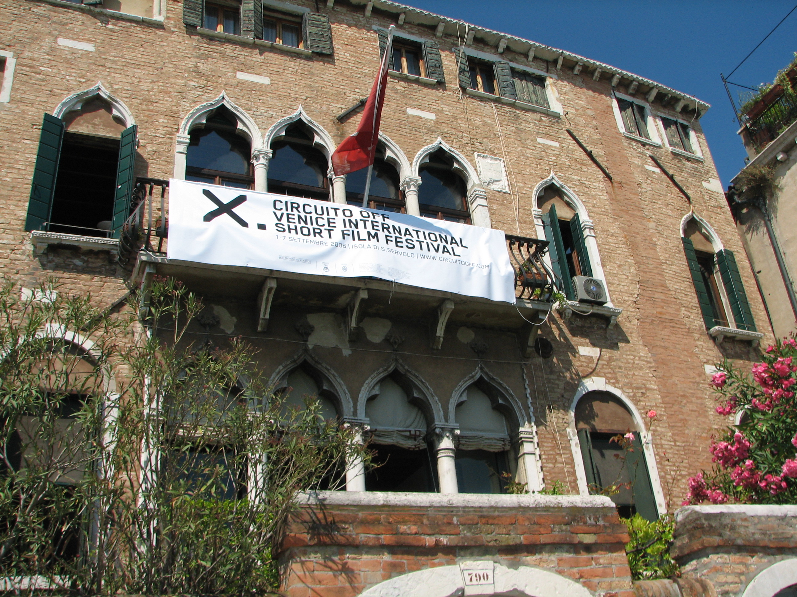 House No 52. Palazzo Trevisan dagli Ulivi (Cons Svizzero) Fondamenta Zattere ai Gesuati side