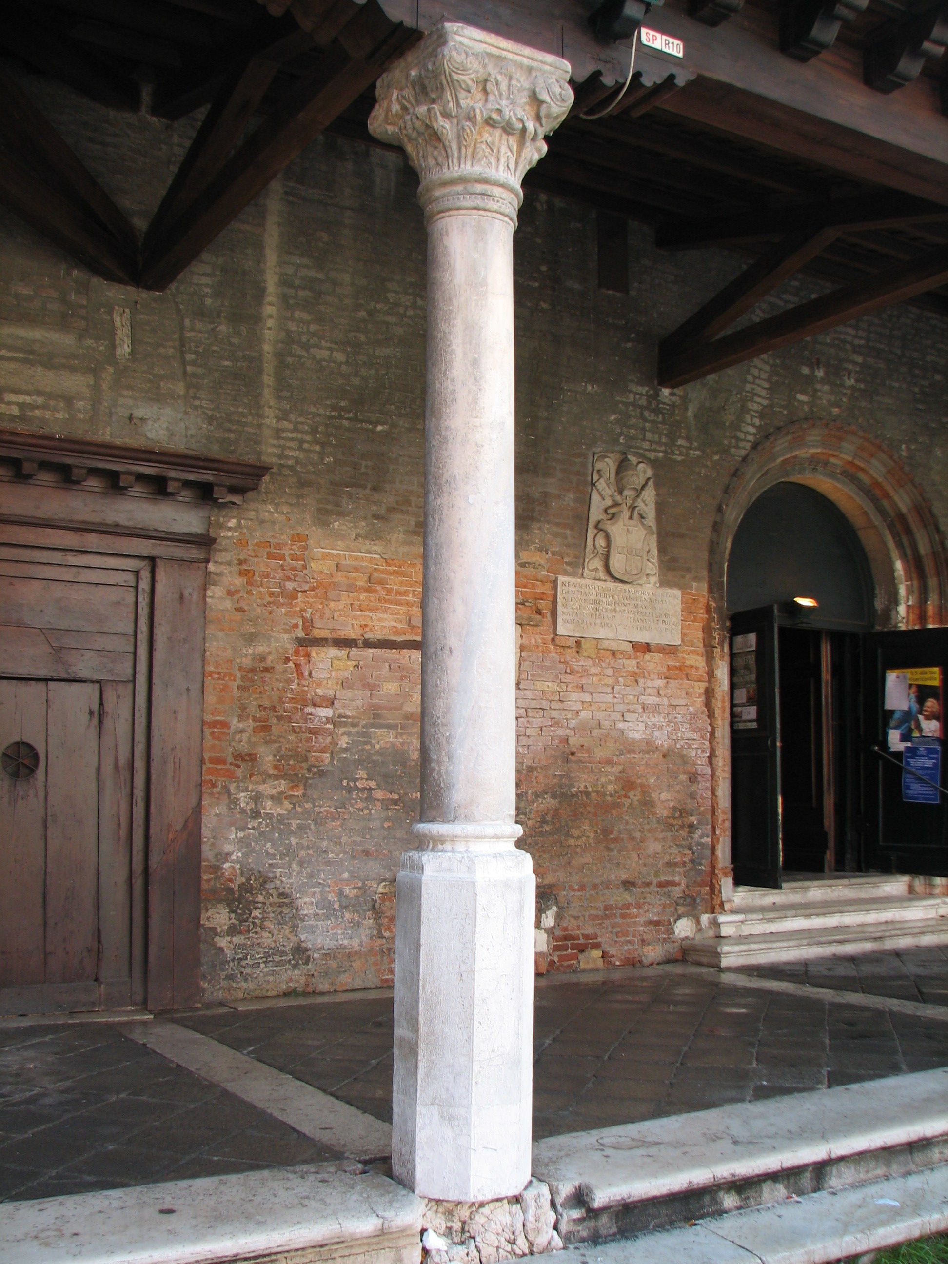 Portico column: S.Giacomo di Rialto (S. Polo)