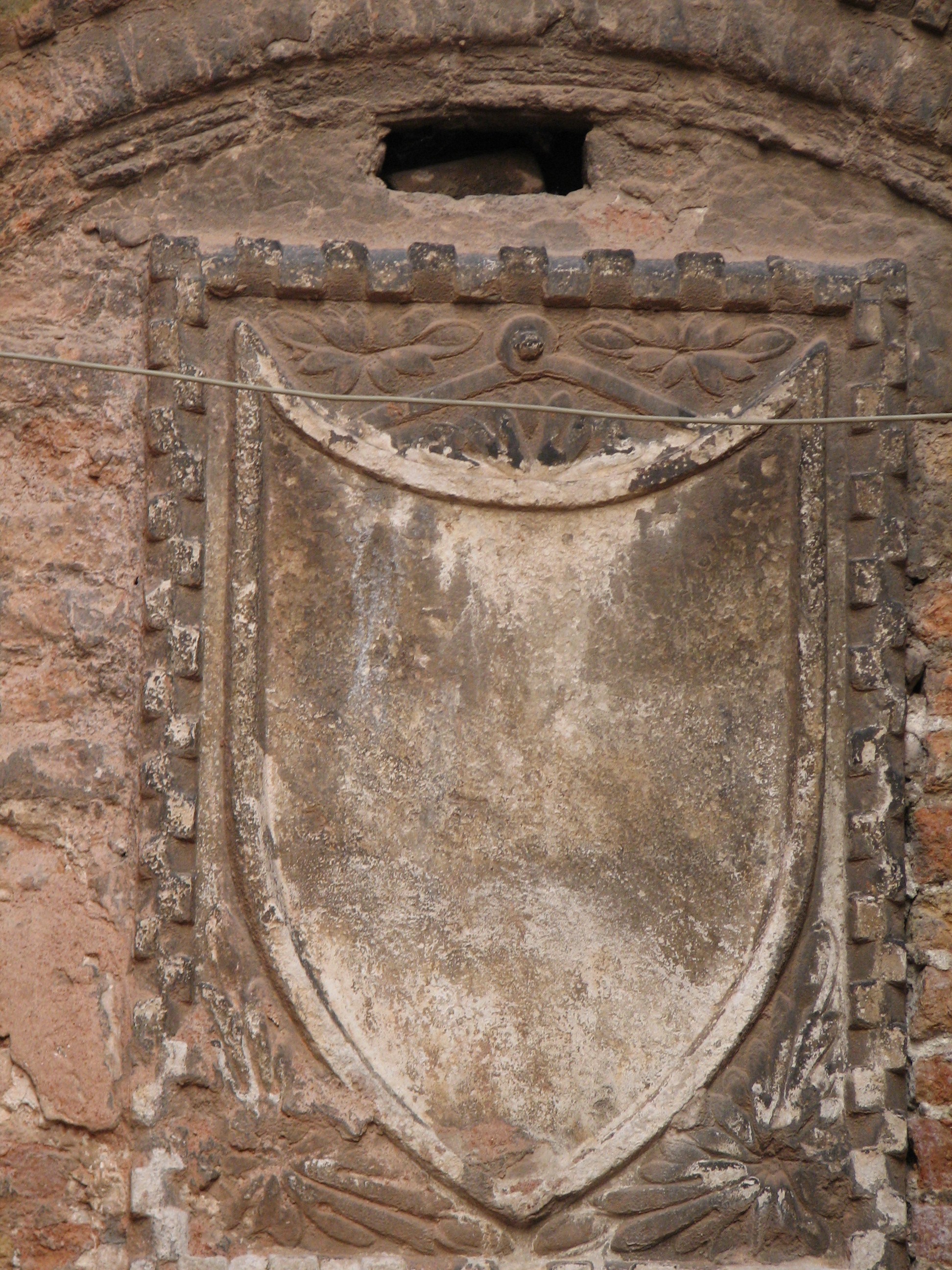 Shield on Door-Head: Ramo Rimpetto Mocenigo (Off Fondamenta de li Giue) (S. Croce 2054-2067)