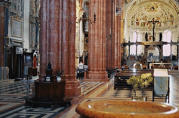 Verona Duomo Interior For photograph see here