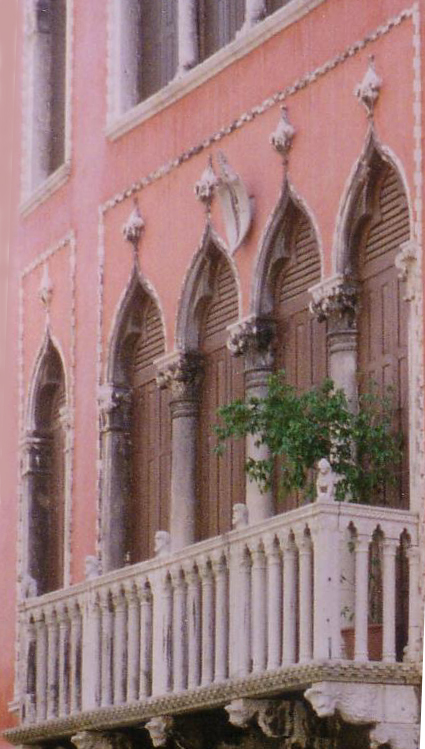 Balcony with trefoiled arch and lions heads, and 6th Order windows of the Palazzo Bragadin Carabba