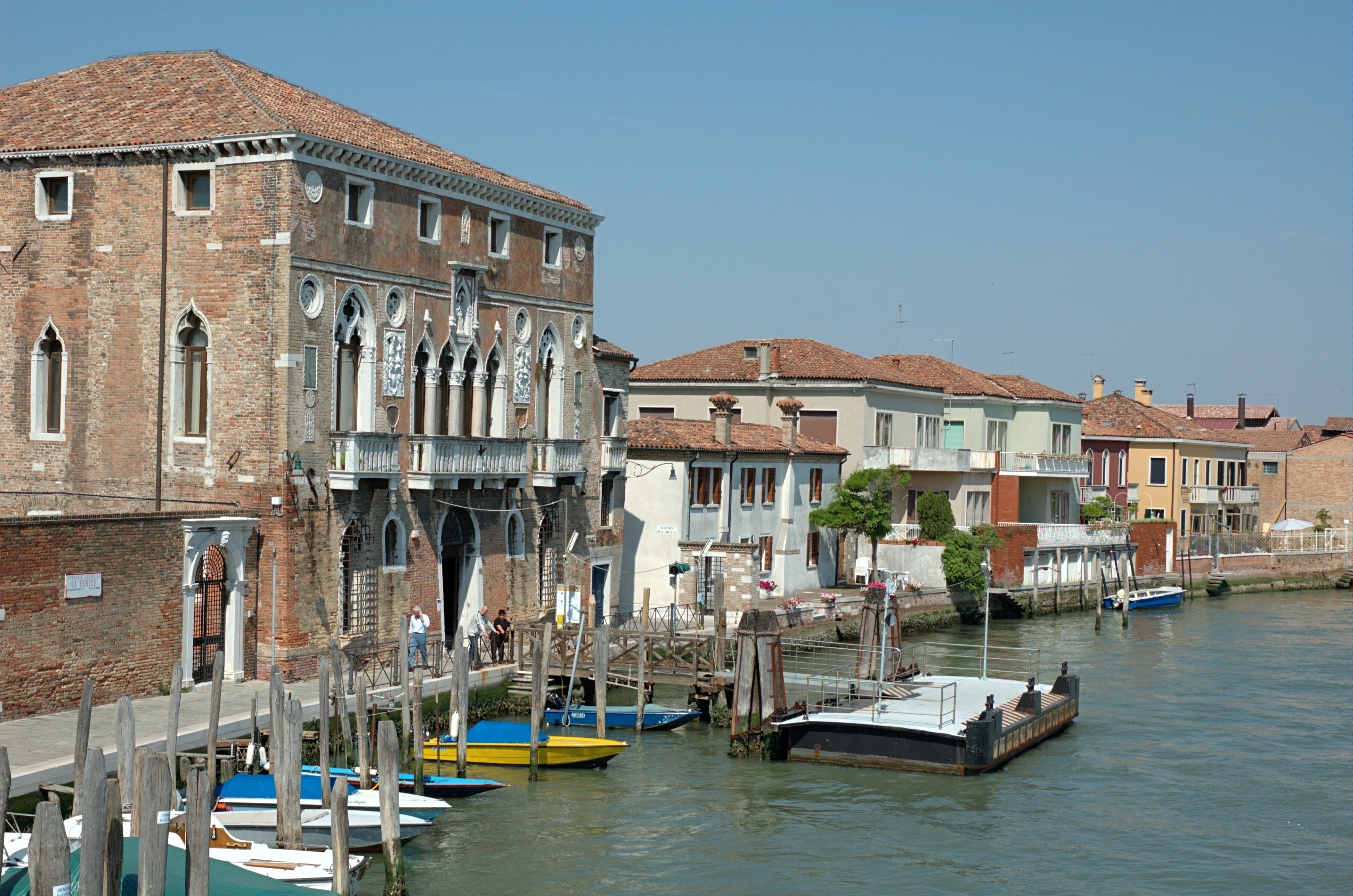 Palazzo da Mula showing lateral windows For details of photograph see here