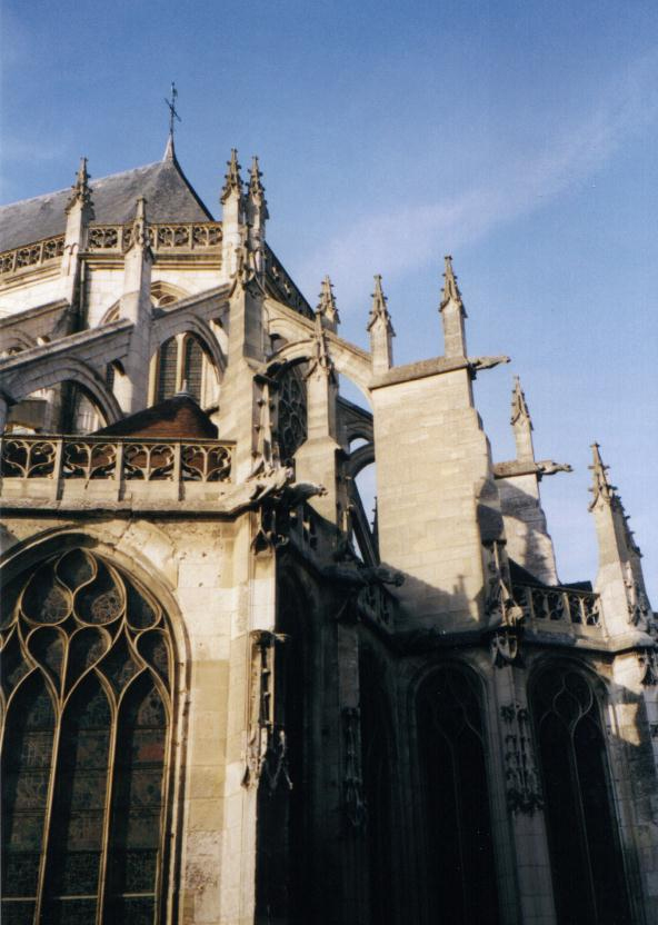 For the photograph of the apse of the church of St.-Etienne Beauvais see here and here, and the Creative Commons contract there.